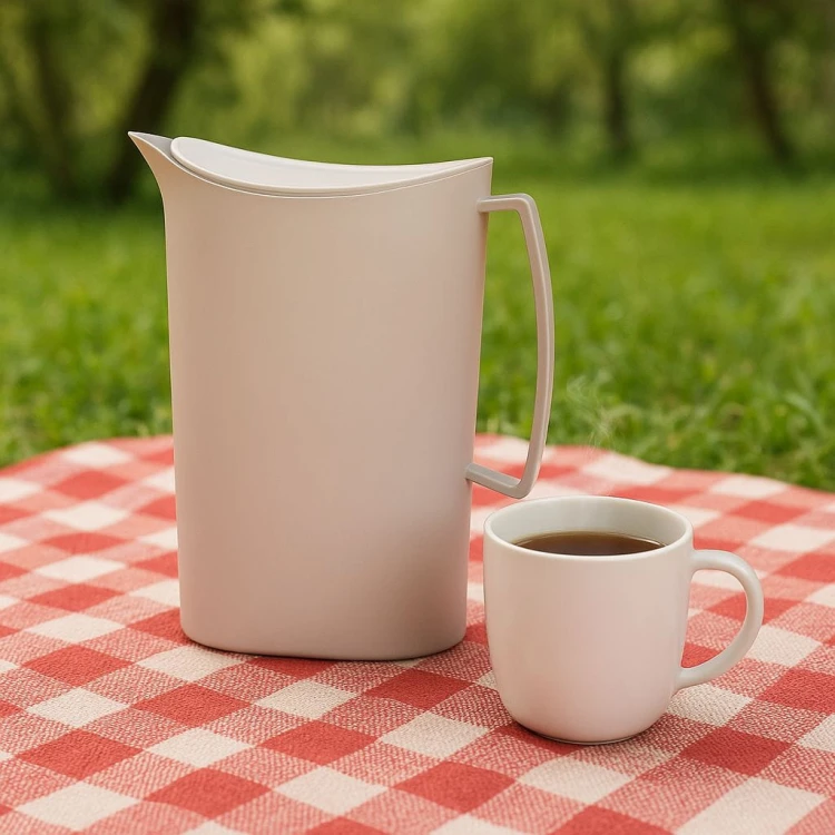 Dzbanek plastikowy 2l Soft beżowy – piknik na kocu