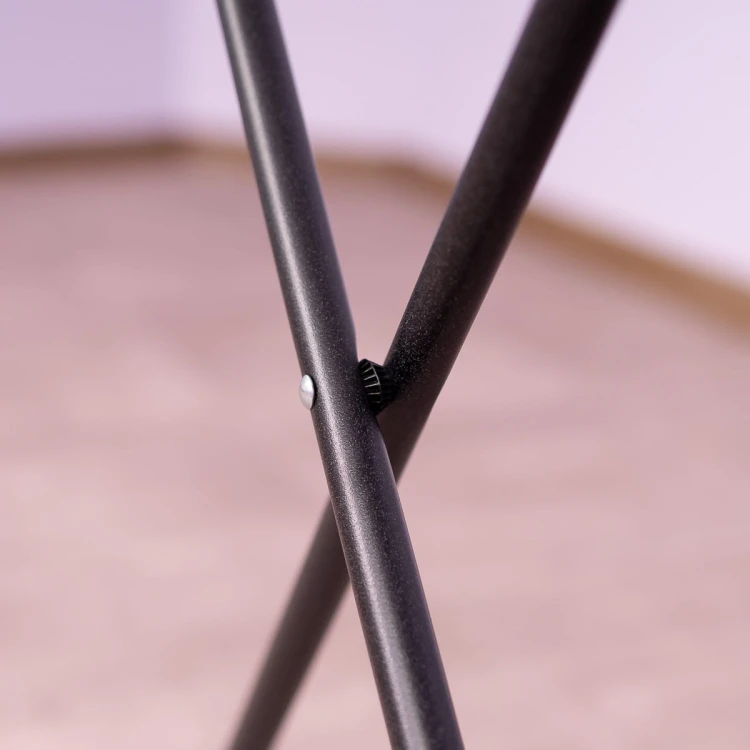 Konstrukcja nożycowa suszarki na pranie – stabilne metalowe nogi