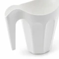 Ergonomiczny uchwyt białej konewki plastikowej 1,5 l